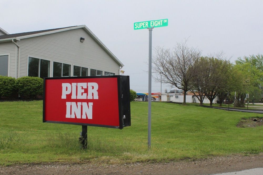 Super 8 Luna Pier Monroe Toledo Area - photo 9