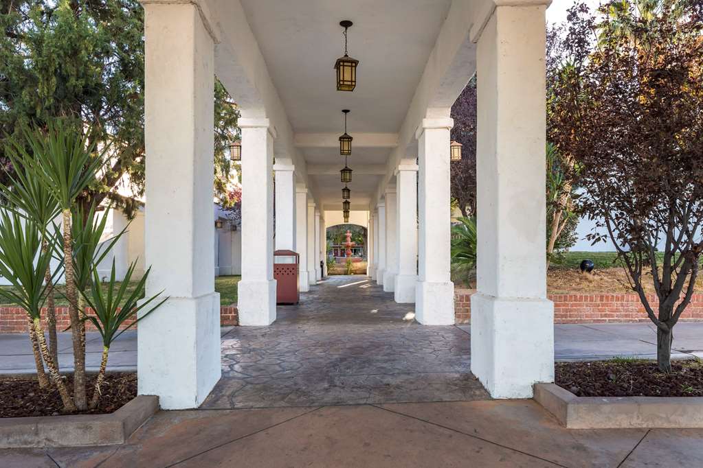 Quality Inn On Historic Route 66 - photo 2