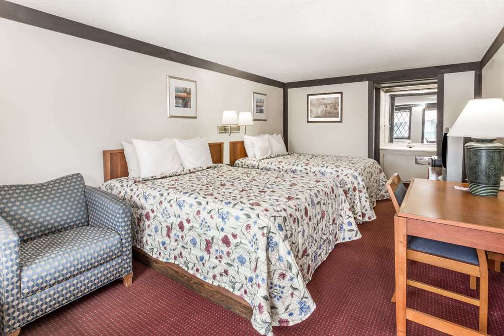 Knights Inn Racine - photo 9
