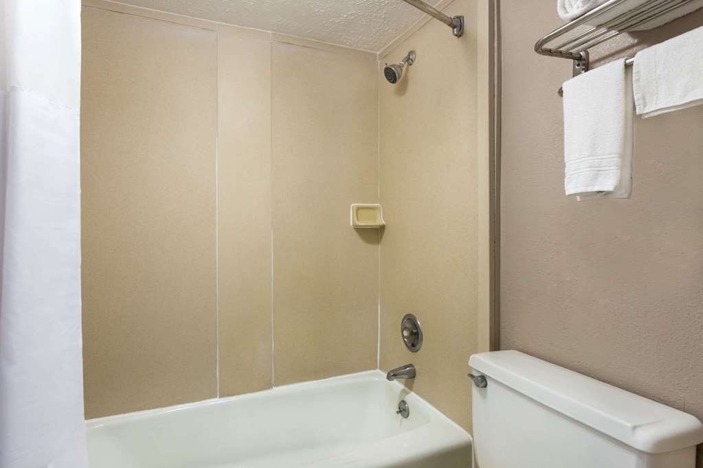 Super 8 by Wyndham Locust Grove - photo 12