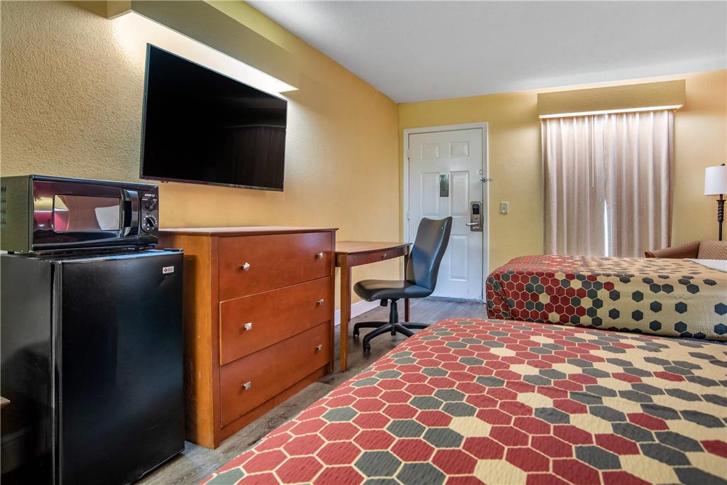Econo Lodge Tupelo Barnes Crossing - photo 10
