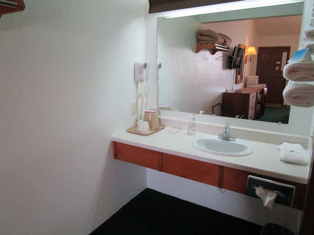 Dakota Country Inn & Suites - photo 25