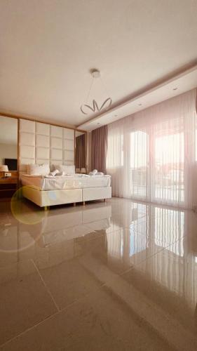 Lili's & Maxi's Apartments — 4-Star Luxury Hotel in Nea Peramos, Greece
