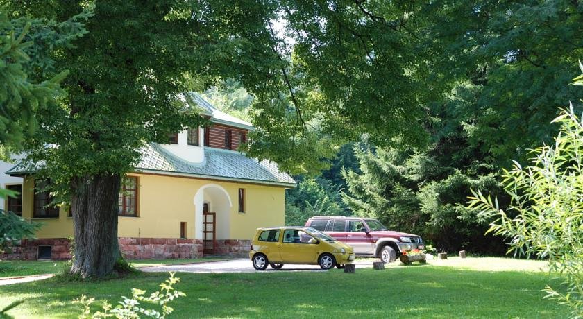 Villa with pool sauna pergola park and playground — 4-Star Luxury Hotel in Svoboda Nad Upou, Czech Republic
