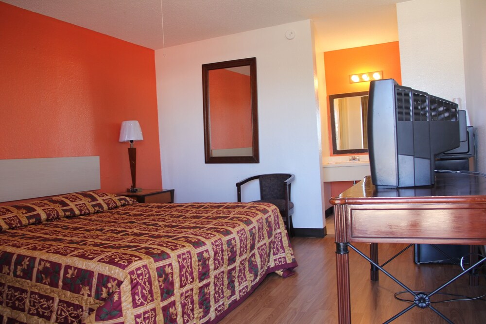 LoneStar Inn & Suites - photo 6