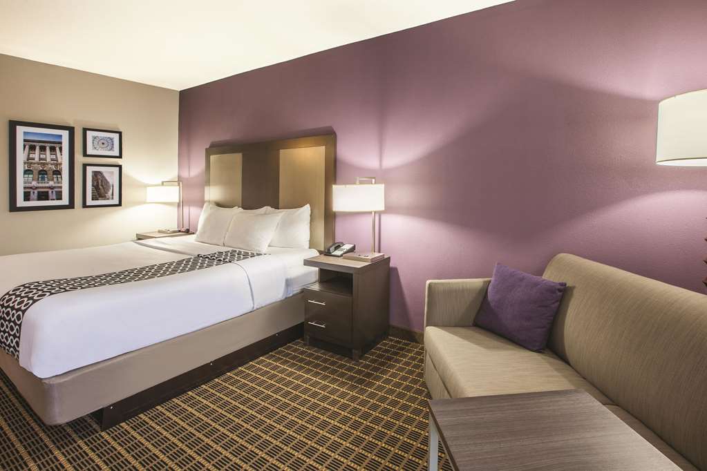 La Quinta Inn & Suites by Wyndham Mechanicsburg Harrisburg - photo 18