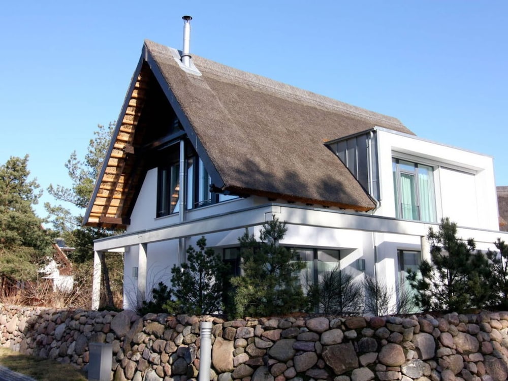 Captain's House Comfortable Holiday Residence — 4-Star Luxury Hotel in Karlshagen, Germany