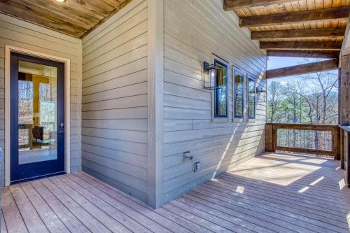 Blue Heaven Private Pool Game Room Hot Tub Theater room Pickleball Court WIFI in Sevierville, United States