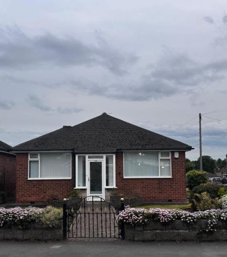 230 Councillor Lane — Cheadle