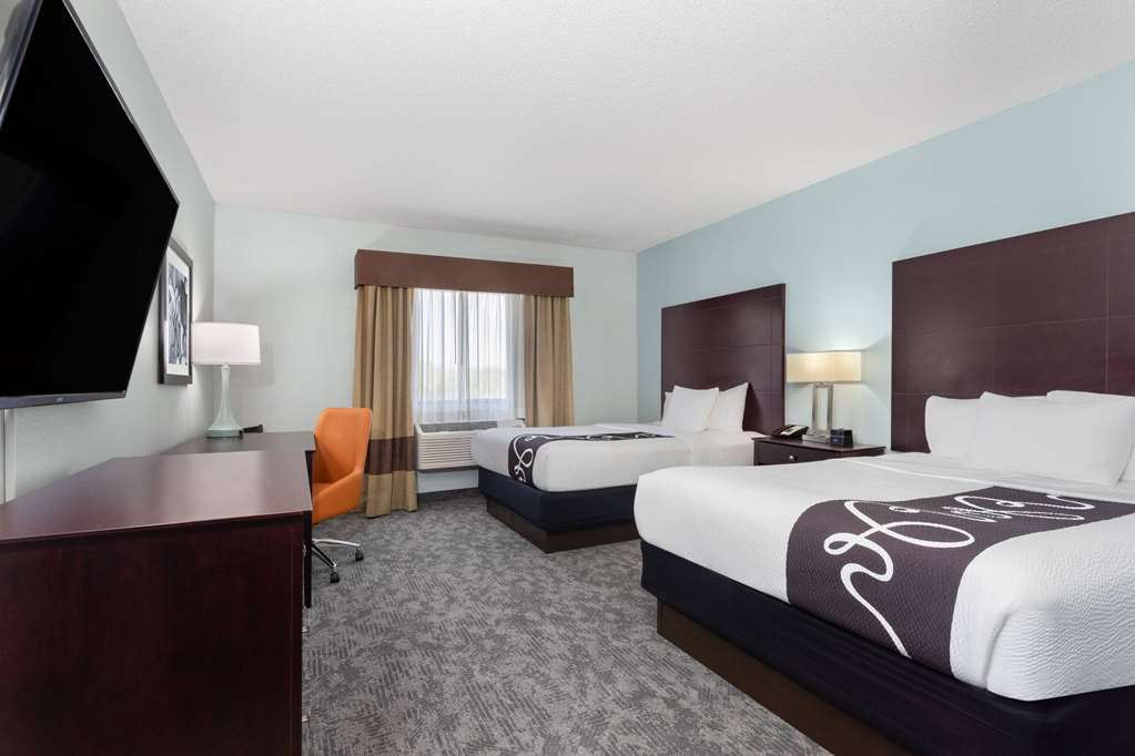 La Quinta Inn & Suites by Wyndham Bonita Springs Naples N. - photo 18