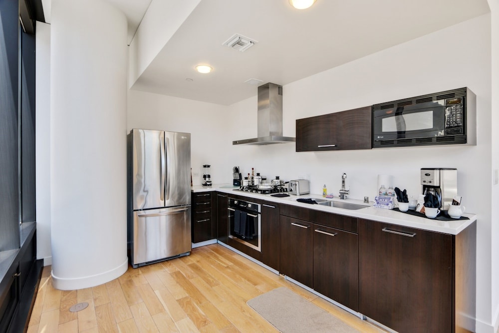 Global Luxury Suites at Figueroa Street - photo 13
