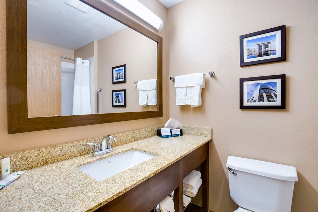 Quality Inn I 70 Near Kansas Speedway - photo 29