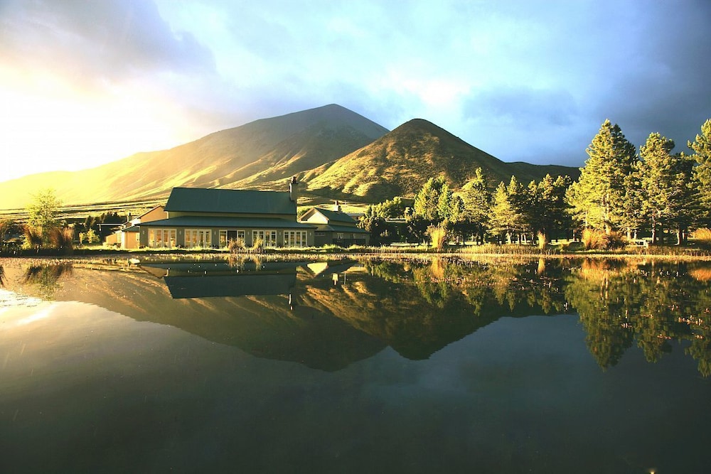 Grasmere High Country Bed & Breakfast Lodge — 4-Star Luxury Hotel in Christchurch, New Zealand