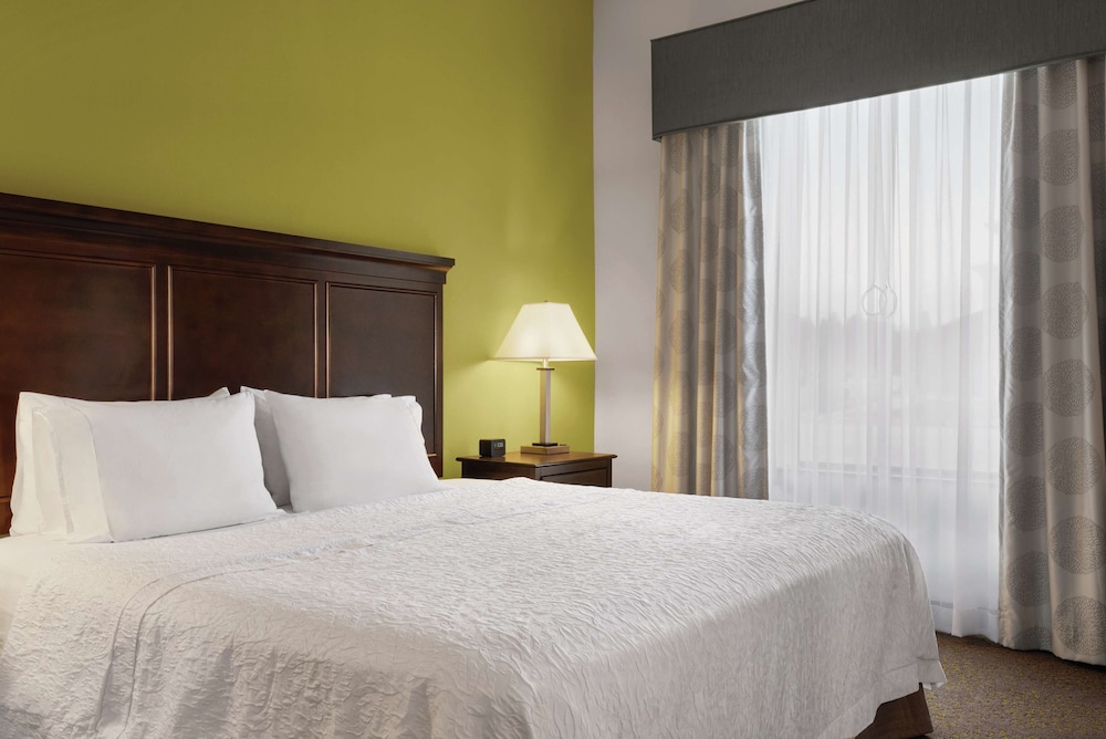 Hampton Inn & Suites Mishawaka South Bend at Heritage Square - photo 17