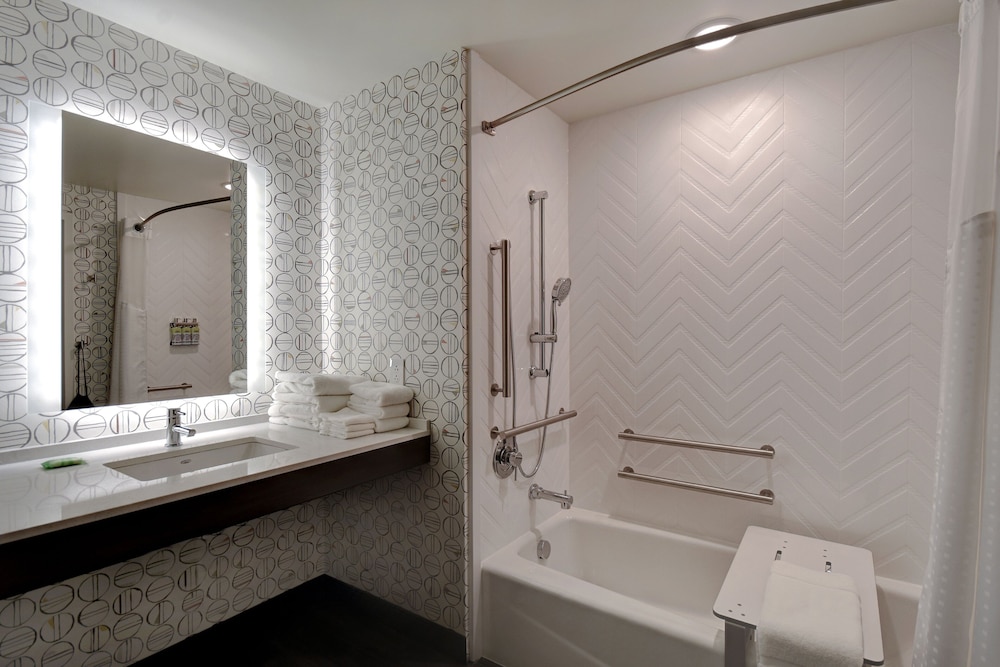 Holiday Inn Erie by IHG - photo 24