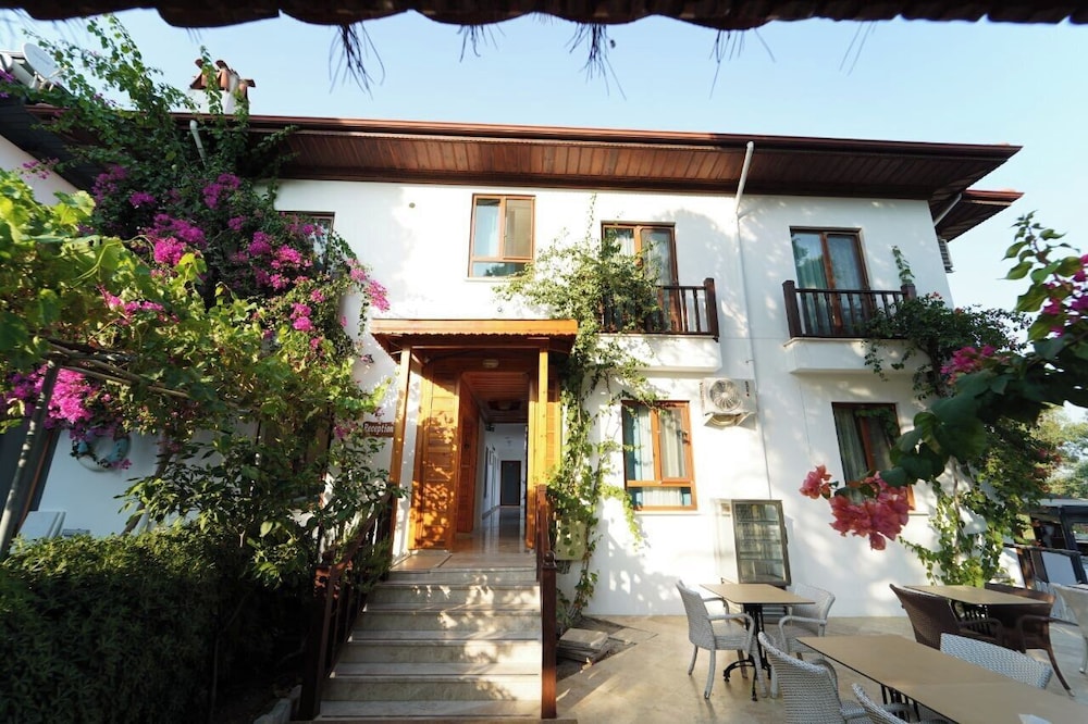 Akyaka Nehir Butik Otel — Ula