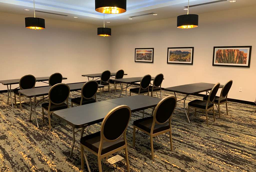 La Quinta Inn & Suites by Wyndham Maricopa Copper Sky - photo 31