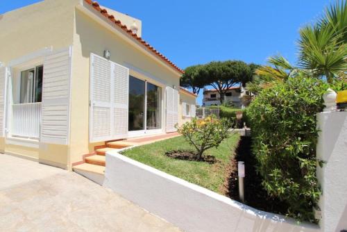 Modern Vilamoura Villa Close To Pinhal Golf Villa Maelou 4 Bedrooms — 4-Star Luxury Hotel in Quarteira, Portugal
