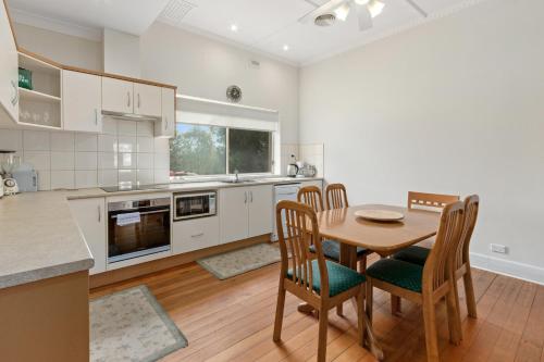 Lambert Estate Retreat — Angaston — photo 4