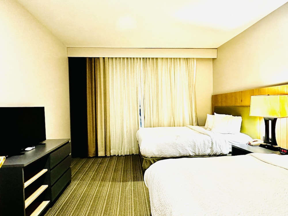 Radiant Inn & Suites - photo 5