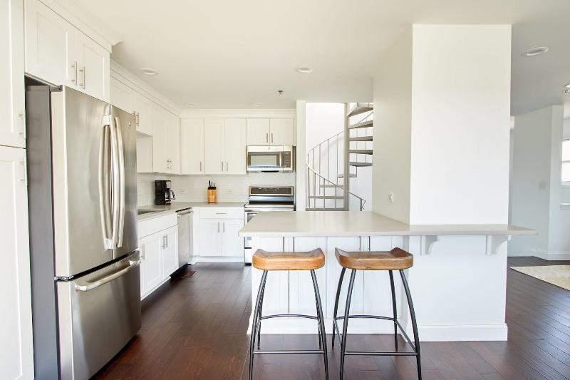 One Baltimore Place by Sonder - photo 12