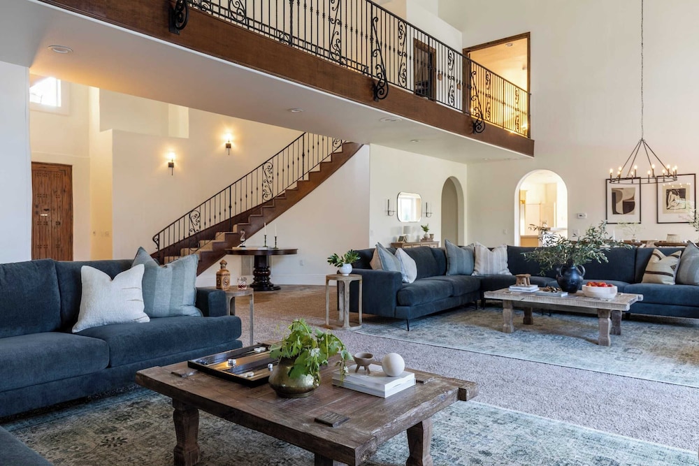 Sleeps 20 Vineyard Estate w Resort Pool Spa Game Room Wilson Creek Manor by AvantStay - photo 9