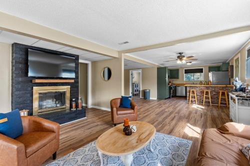 Charming Pet Friendly Retreat In East Ridge — Chattanooga