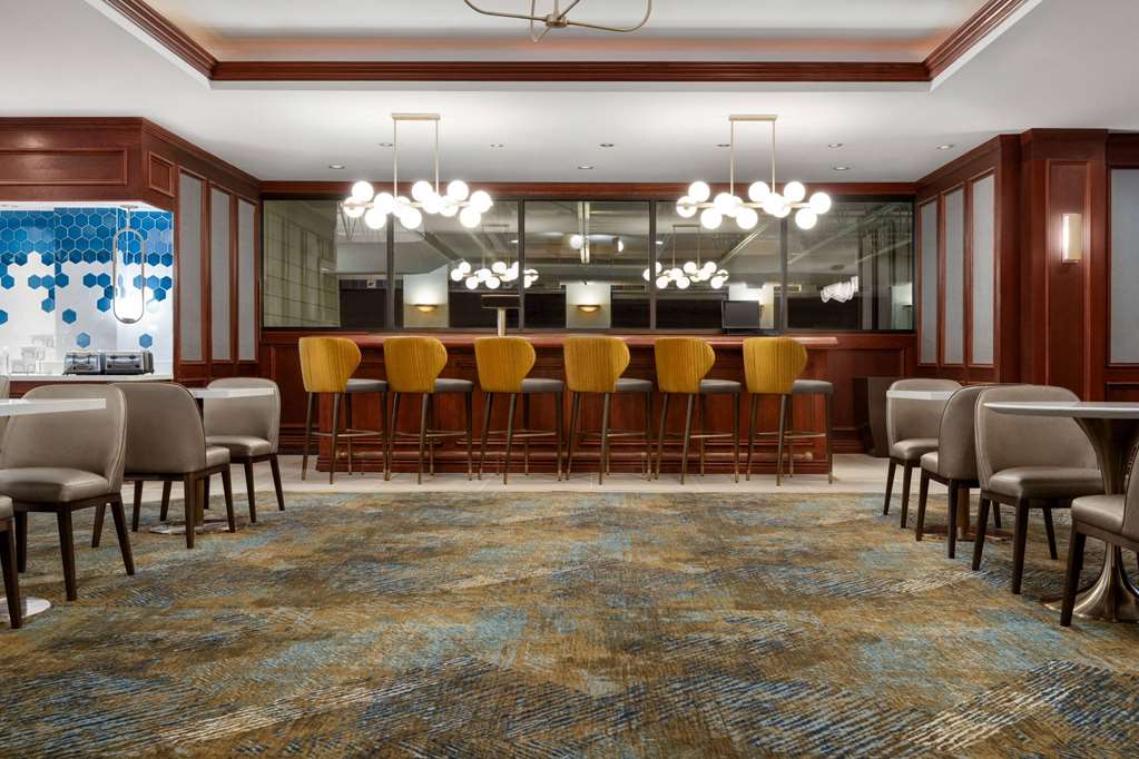 La Quinta Inn & Suites by Wyndham Madison American Center - photo 3