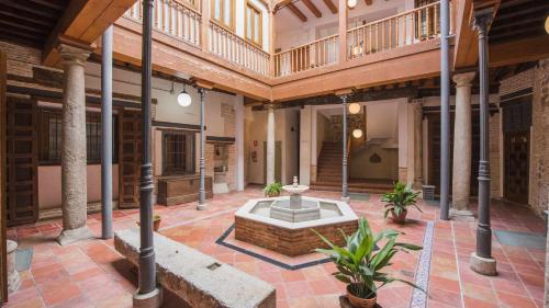 Apartamento Lorenzana — 4-Star Luxury Hotel in Toledo, Spain