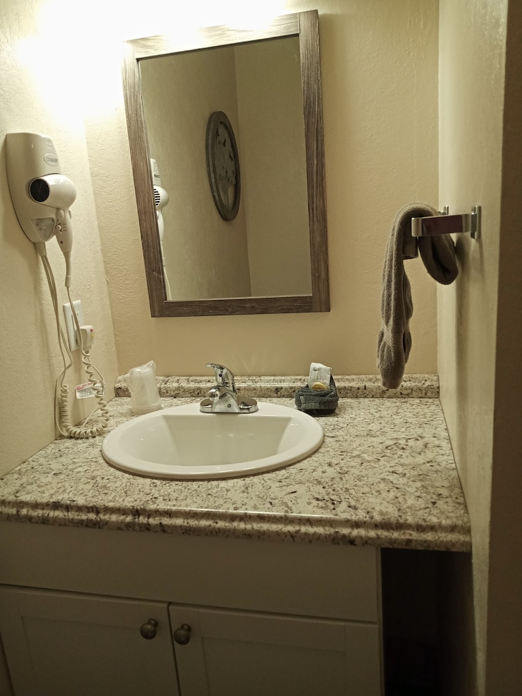 Lamplighter Cabins & Suites - photo 74