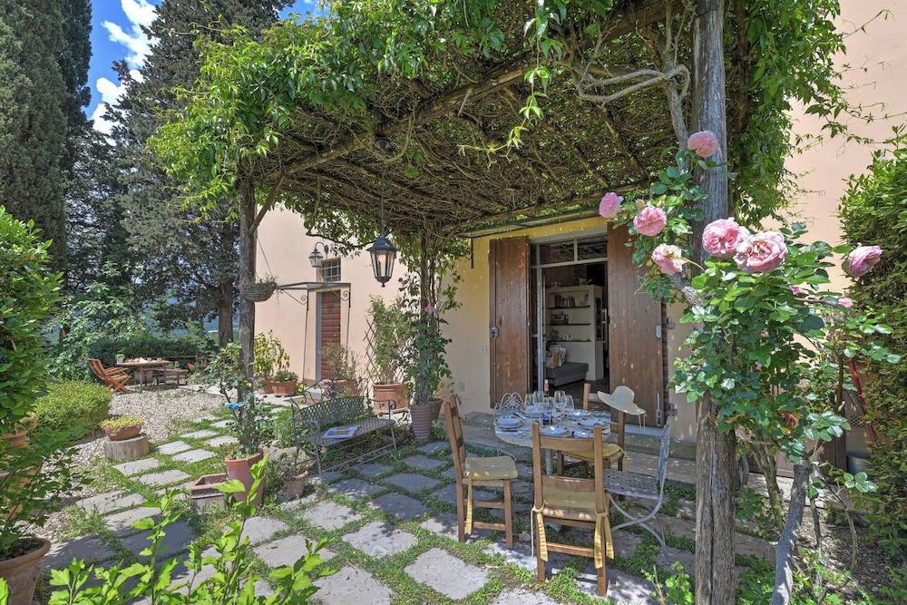 Tuscan Home Panoramic Hills Private Terrace — 4-Star Luxury Hotel in Florence, Italy