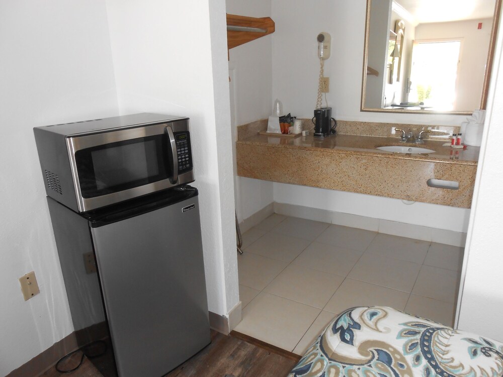 Executive Garden Titusville Hotel - photo 20