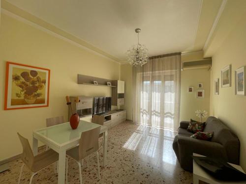 Tra Il Nero E Il BLU Appartamento — 4-Star Luxury Hotel in Catania, Italy