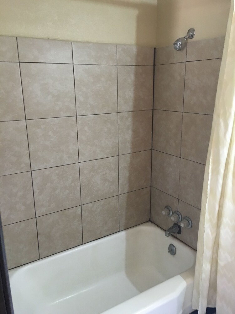 Best Value Inn Motel Sandusky - photo 60