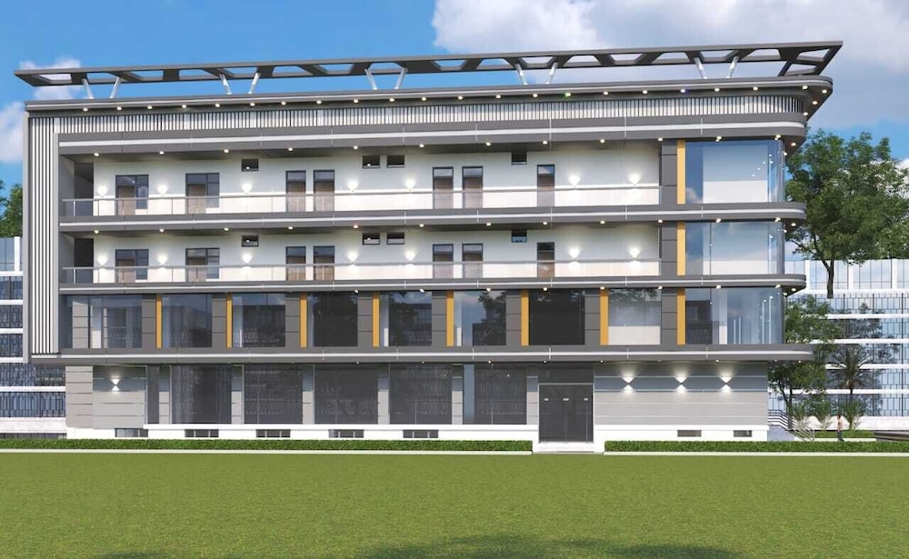 Hotel Gulmohar Plaza By Auroville Ent in Chandauli, India