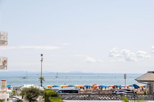 Appartamenti Lignano Sabbiadoro Villa Ammiraglia — 4-Star Luxury Hotel in Lignano Sabbiadoro, Italy