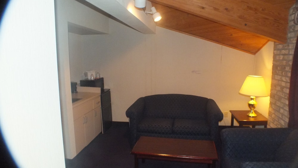 Quality Express Inn & Suites - photo 12