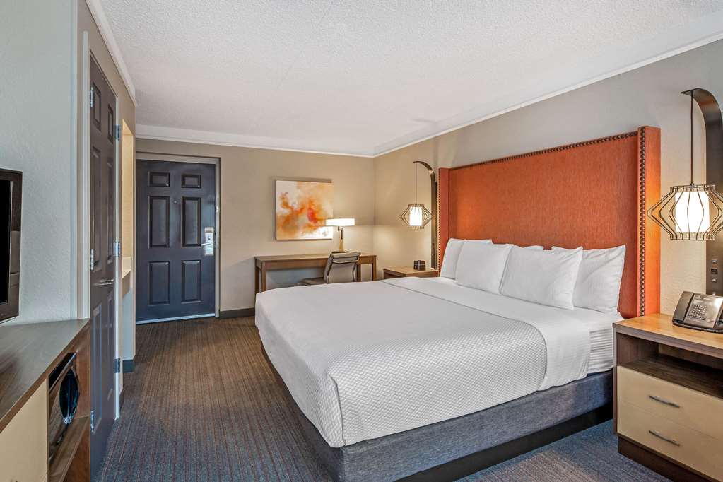 La Quinta Inn & Suites by Wyndham San Francisco Airport N - photo 13