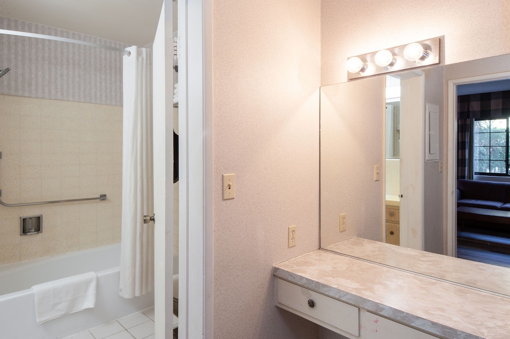 Studio City Court Yard Hotel - photo 31