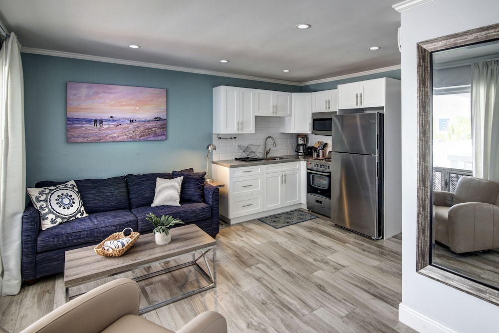 May Dee Suites - photo 34