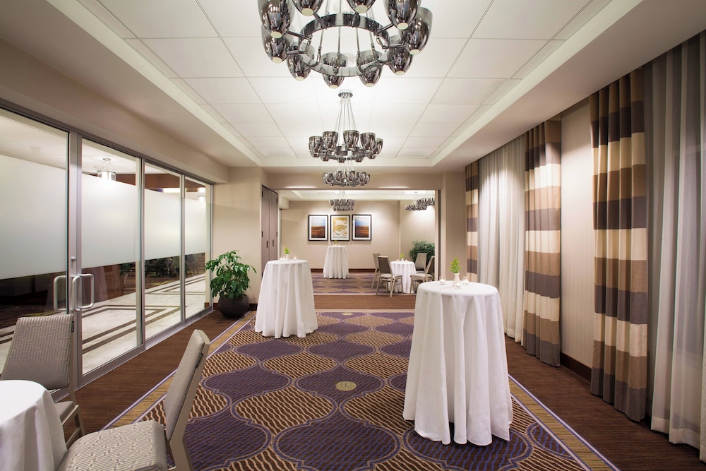 Sheraton Pittsburgh Airport Hotel - photo 5