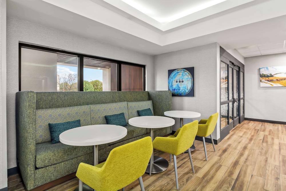 Hampton Inn Lexington Georgetown - photo 3