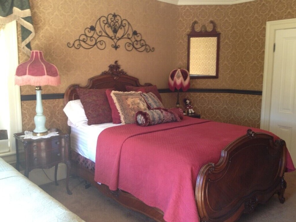 Weaverville Whitmore Inn - photo 2