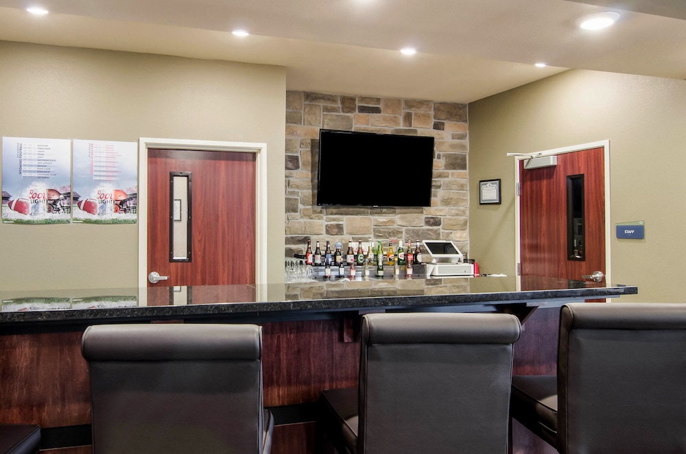 Cobblestone Hotel and Suites Torrington - photo 39