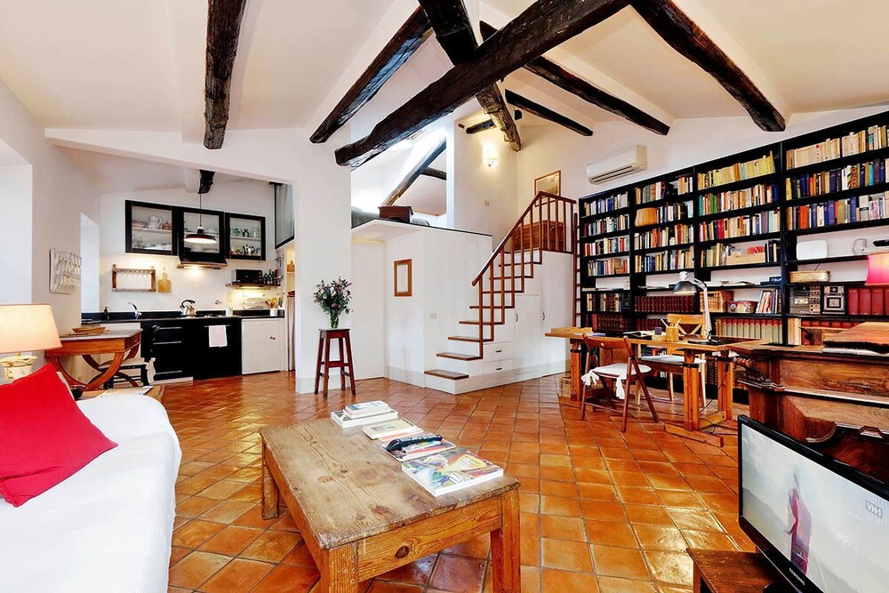 Trastevere Charming Loft — 4-Star Luxury Hotel in Rome, Italy