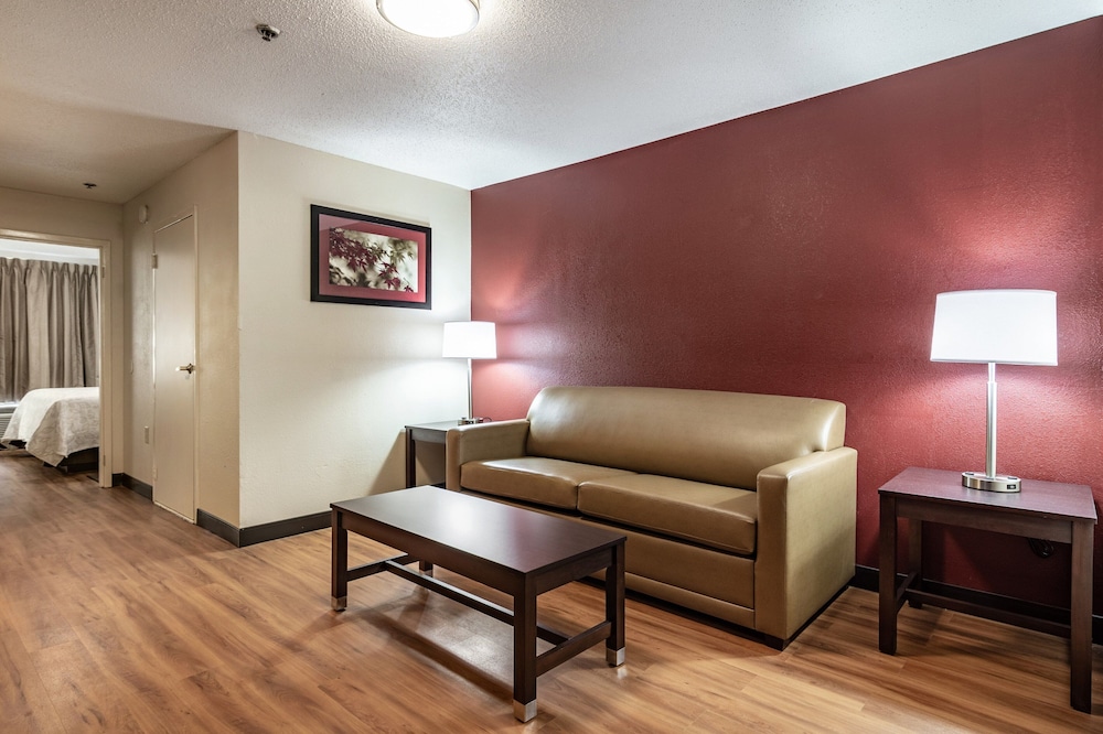 Red Roof Inn PLUS & Suites Atlanta Airport South - photo 9