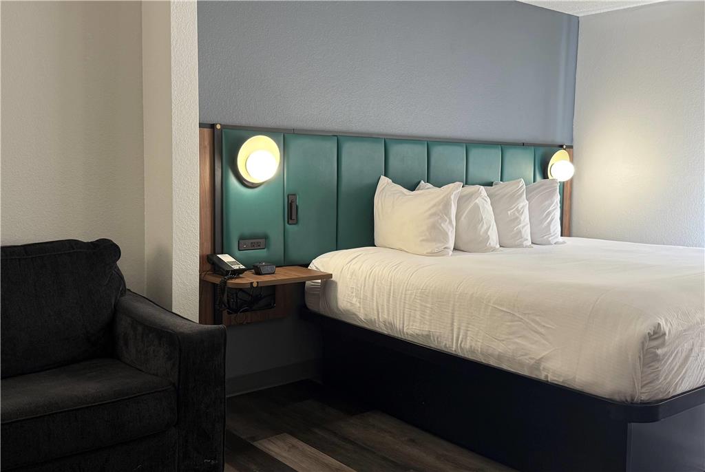 Wingate by Wyndham Indianapolis Airport Rockville Rd. - photo 11