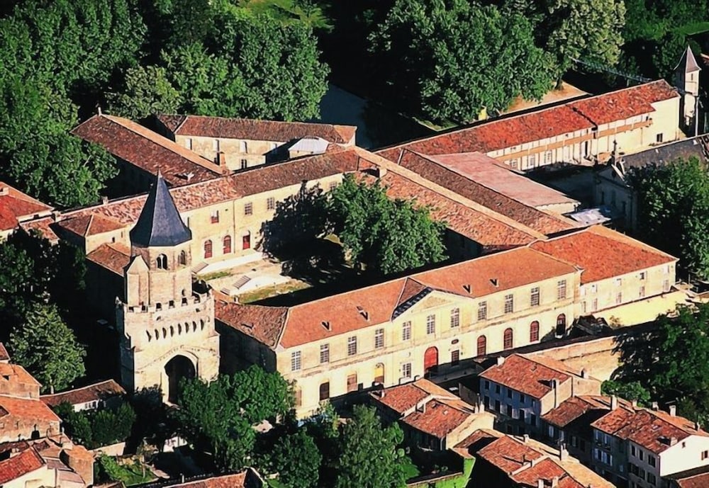 Hotel Abbaye Ecole de Soreze in Soreze, France