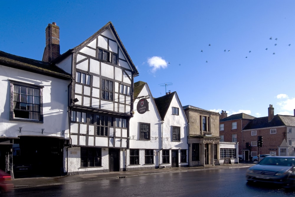 The Chapter House — 4-Star Luxury Hotel in Salisbury, United Kingdom