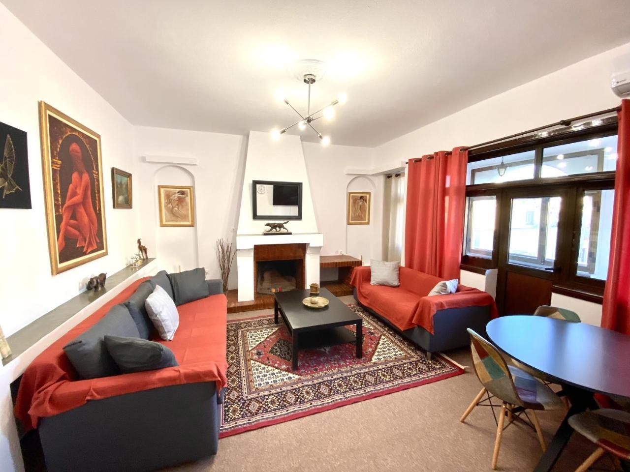 Classic 2 Bedroom Apartment Next To Metro Marousi — 4-Star Luxury Hotel in Marousi, Greece